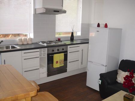 1 bedroom flat to rent - Photo 2