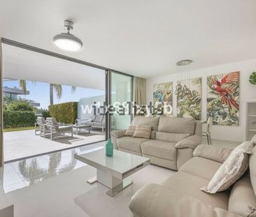 Alquiler de piso en Calle María Zambrano - Photo 3