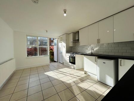3 bedroom terraced house to rent - Photo 5