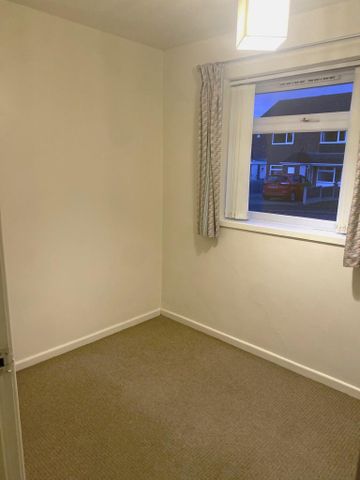 2 bedroom semi-detached bungalow to rent - Photo 5