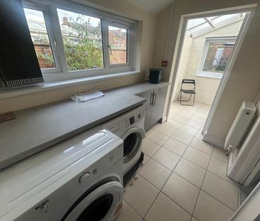 6 Bed Student Accommodation - Photo 6