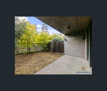 Spacious Modern Townhouse in Prime Bundoora Location - Photo 2