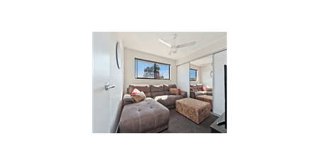 Modern 3-Bedroom Home in Prime Maroochydore Location - Photo 4