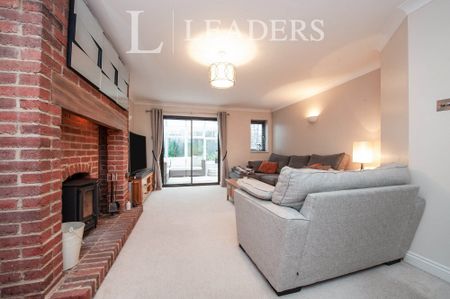 4 bedroom detached to rent 12 Sleaford Close, Swindon - Photo 2