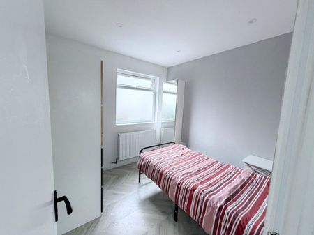 2 bed Maisonette for Rent - Photo 2