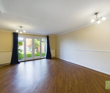 3 bedroom House in Throgmorton Road, Yateley - Photo 3