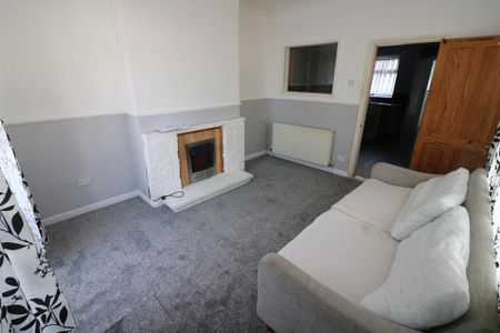 2 bedroom end of terrace house to rent - Photo 2