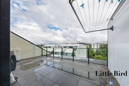 Luxury Penthouse Living - Photo 2