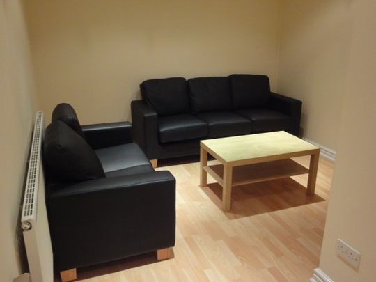 Large 6 Bed Apartment just off Devonshire Green & West Street - Photo 1