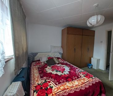 2 Bed Semi-Detached House, Sondes Street, SE17 - Photo 4