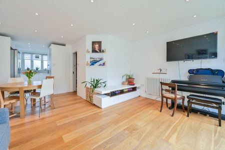 4 bedroom flat to rent - Photo 2