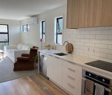 New, Quiet End Unit Townhouse + Off street park - Photo 3