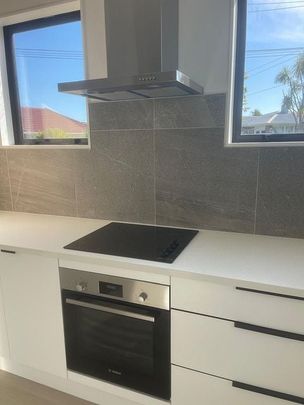 4 BDR House For Rent ( Mangere Near Middle More) - Photo 1