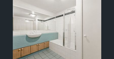 Inner-city resort-style Living - Photo 4