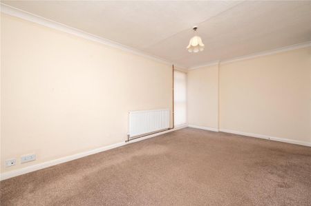 2 bedroom maisonette to rent - Photo 4