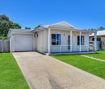 Charming and Versatile Home in Bushland Beach - Photo 5