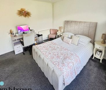 Longfields - Photo 3