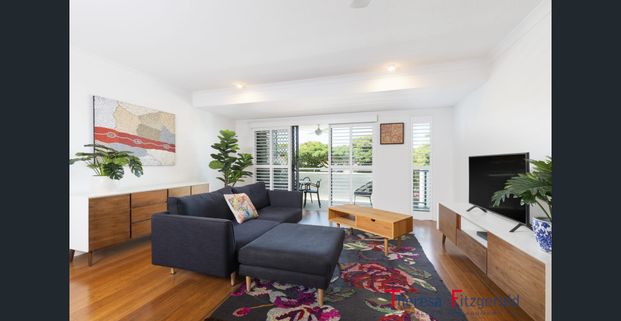 Spacious Two Bedroom, Two Bathroom Apartment with Courtyard - Photo 1