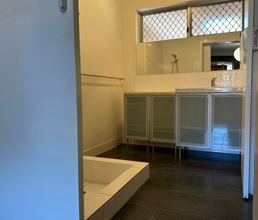 Huge Attached Workshop & Convenient Kewdale Location - Photo 4