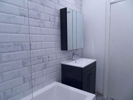 2 bedroom end of terrace house to rent - Photo 3