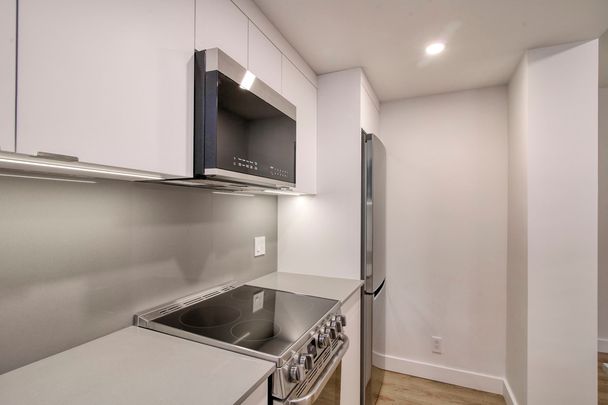 3421 Durocher - Photo 1