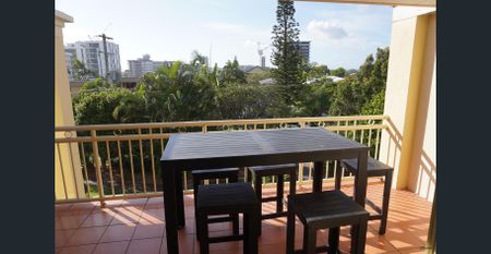 Two Bedroom Coastal Apartment! - Photo 4