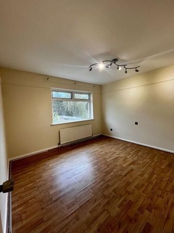 21 Beaufort Drive, Derry/ Londonderry, BT47 6FG - Photo 2
