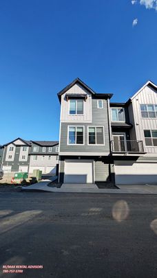 GREAT 2 BED, 2.5 BATH, 2 STOREY TOWNHOUSE W/AN ATTACHED SINGLE GARAGE IN THE COMMUNITY OF SETON - Photo 1