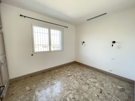Location Appartement 4 pièces 109m² CARPENTRAS 84200 - Photo 3
