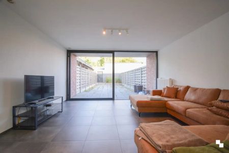 Ruim en modern gelijkvloers appartement met binnentuin te Staden - Photo 2