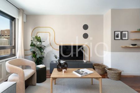 Apartamento de alquiler en Calle de Rafael Calvo, Almagro - Photo 2