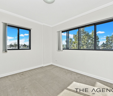 Spacious Sun Filled, Easy To Maintain Two Bedroom Unit - Photo 2