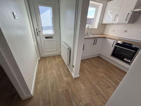 3 bedroom terraced house to rent - Photo 2