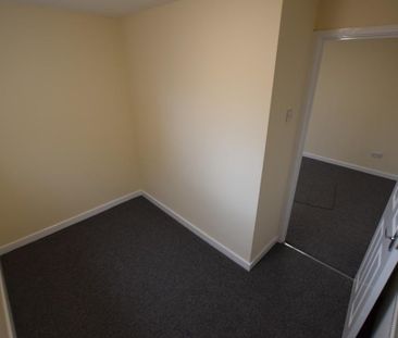 3 bedroom end of terrace house to rent - Photo 4