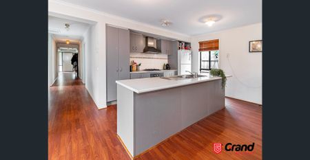 3 BEDROOM FAMILY HOME LOCATED IN A PRIME AREA OF BERWICK ! - Photo 3