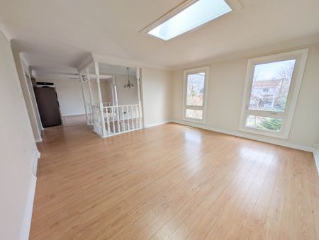 Spacious 3 Bedroom Main Unit in Thorold! - Photo 2