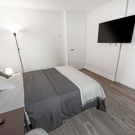 Deluxe Premium - Lees Ave - Photo 1