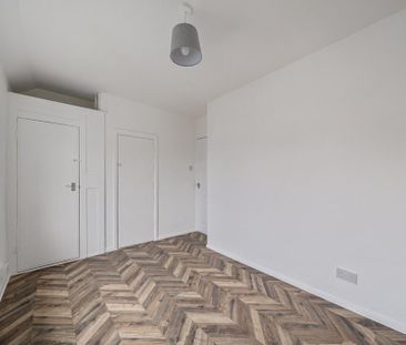 3 bedroom end of terrace house to rent - Photo 2