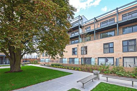 Well presented 2 bedroom, 2 bathroom duplex apartment located at this exclusive development only a short walk to the Railway Station and Cambridge Leisure Centre. GCH. Secure allocated parking. Phone entry system. Communal gardens. Furnished. - Photo 3