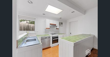 Charming Victorian Home - Photo 4