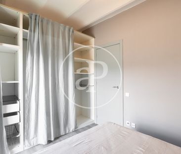 Penthouse for rent on Ronda Sant Antoni - Photo 3