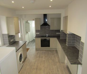 4 bed Terraced - To Let - Photo 5