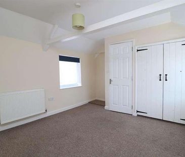Islington, Trowbridge, BA14 - Photo 1