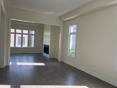 For Lease - 221 LESLIE RICHARD Street, Markham, Ontario - Photo 3