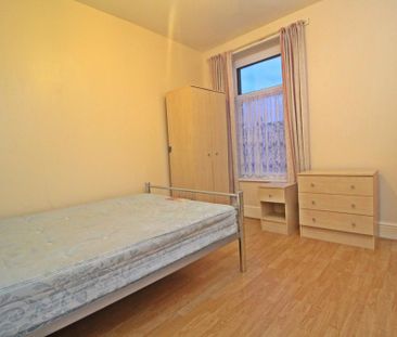 4 bedroom terraced house to rent - Photo 5