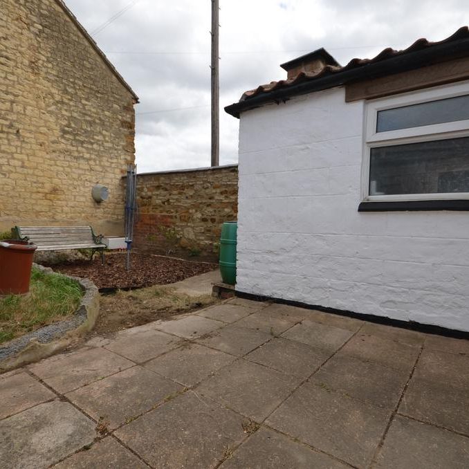 2 bedroom detached house to rent - Photo 1