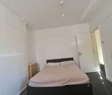 Room in a Shared House, Springfield Drive, IG2 - Photo 4