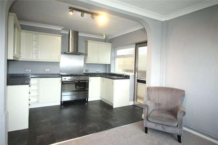 Lower Higham Road, Gravesend, Kent, DA12 - Photo 2