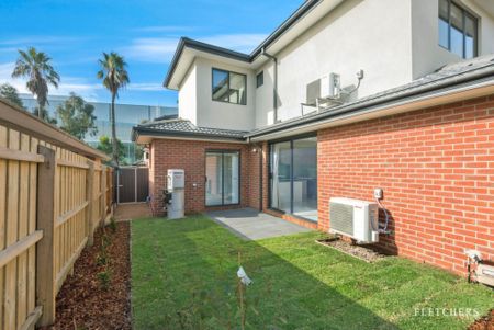 Perfect Townhouse - Stones Throw to Burwood One Shopping Centre - Photo 4