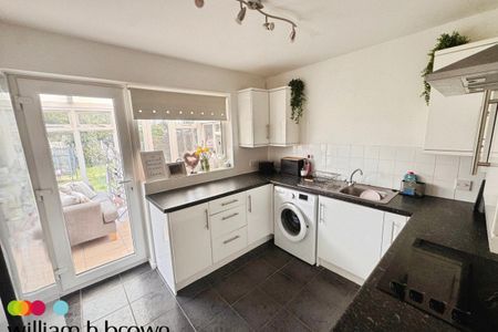 Longfields - Photo 4